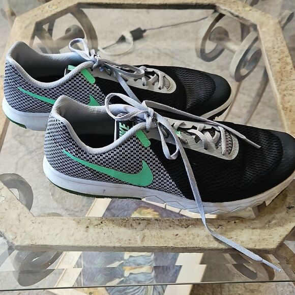 Men's Nike Black and Mint Green Running Shoes Size 10.5 - Picture 6 of 11